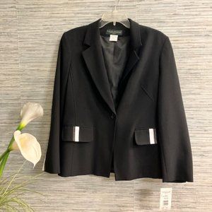 NWT! HARVE BENARD Petite - Size 14P - Black Career Blazer with Accented Pockets!